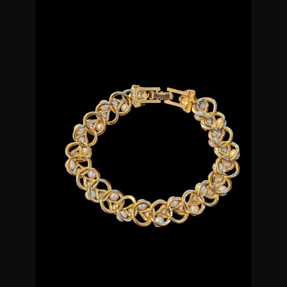 Vintage Richelieu Gold Tone Faux Pearl 6.5" Bracelet - Picture 4 of 11